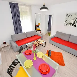 bucharest-city-center-villa.bucharesthotelsnow.com/