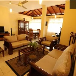 https://reverie-hill-bungalow-kandy.kandyhotelsnow.com